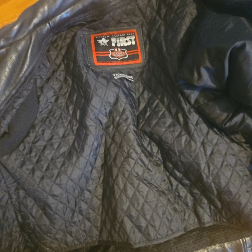 Vintage First Classics Women’s Black Leather Biker Jacket L–Thinsulate, Full zip - Picture 16 of 16